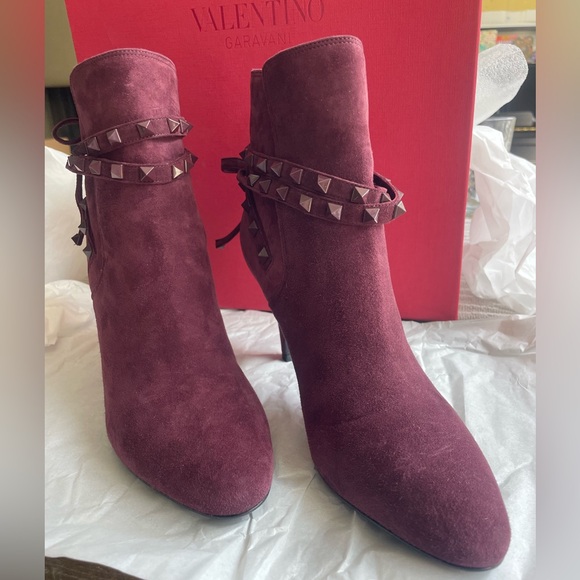 Valentino Garavani suede ankle boots with rockstud accents - Picture 2 of 13